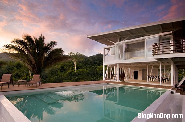 Ngôi nhà với kiến trúc tối giản này ẩn mình giữa thiên nhiên hùng vĩ, xanh mát
