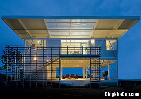 Ngôi nhà với kiến trúc tối giản này ẩn mình giữa thiên nhiên hùng vĩ, xanh mát